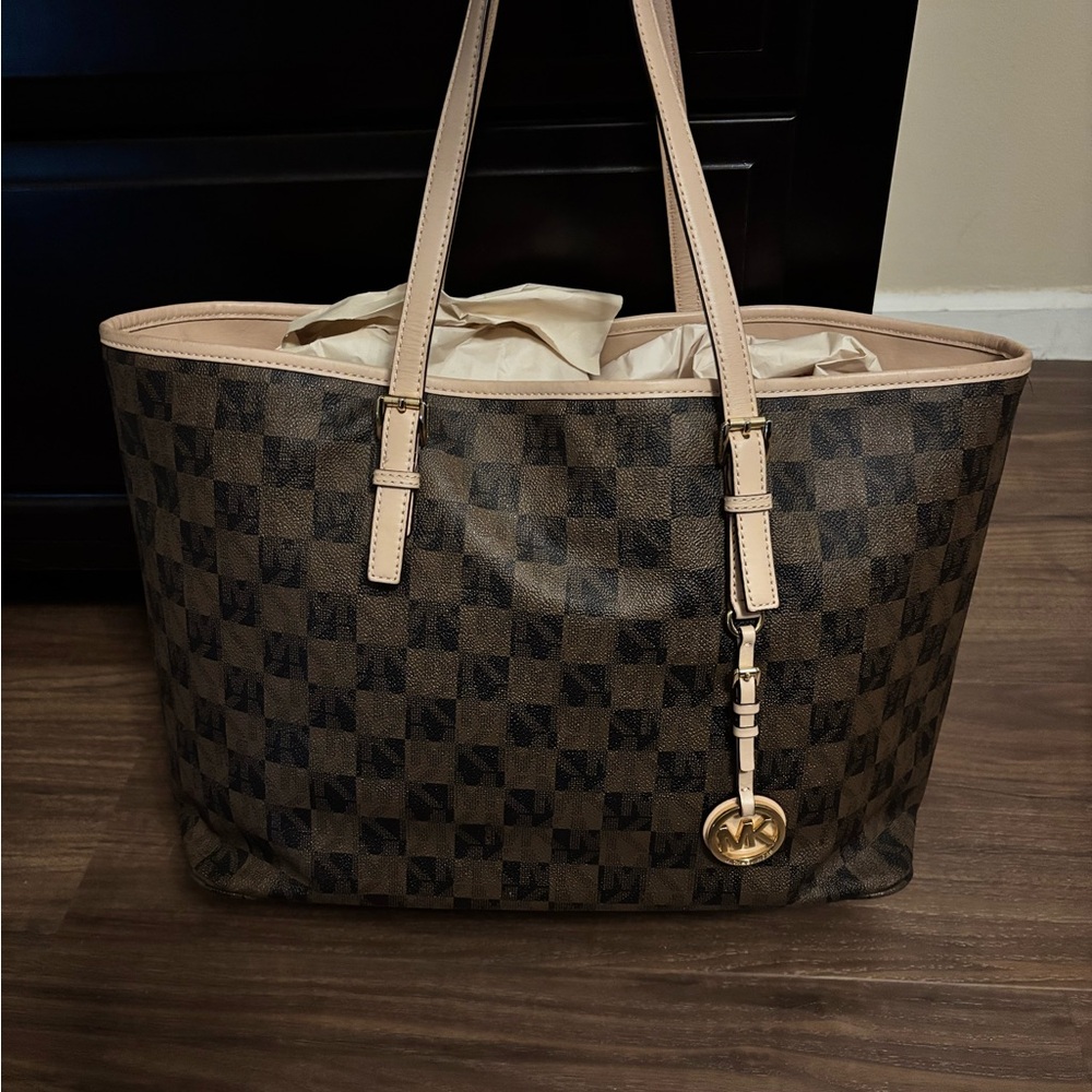 Michael Kors Large Checkered Jet Set Tote Bag